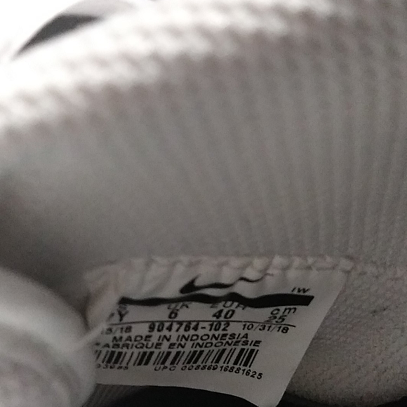 Nike shoes - Picture 4 of 4